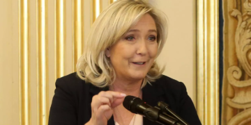 Tension Mali-France : Le Pen demande le blocage de l’aide au développement