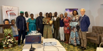Joutes Verbales Francophones 2022 et Trophée Kayi Dogbe pour l’Excellence Féminine : la championne  Abidé AGUIM reçoit officiellement ses prix