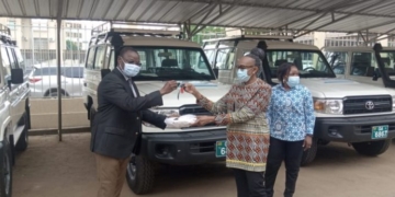 Urgences sanitaires : l’OMS offre des véhicules au Togo pour des réactions rapides