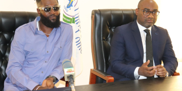 La Fondation Sheyi Emmanuel Adebayor signe une convention de partenariat avec l’Université