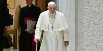 Le pape va être opéré en urgence