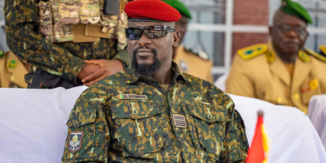 Guinée : le colonel Mamadi Doumbouya dissout le gouvernement
