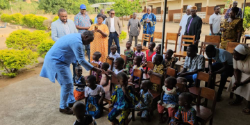 Action sociale : Les députés  Yawanké Waké Gbati, Hatimi Tchaboré et Binantifame Ouadja au chevet des orphelins de Saint Joseph de Bassar