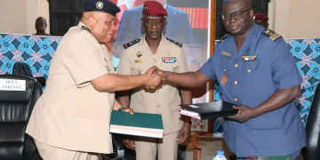 Passation de commandement à la DCCA : le Commissaire-Colonel AMEGRAN Komi passe la main au Commissaire Lieutenant-Colonel PEKLE Medèboudola
